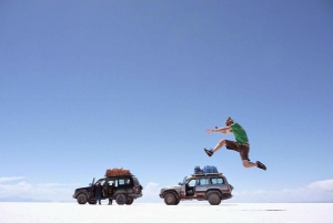 Uyuni: Geführte Tour durch die Salzwüste und Sonnenuntergang mit Mittagessen