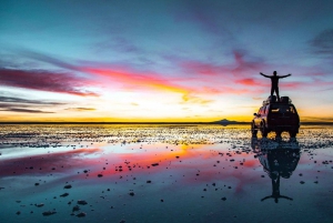 Uyuni: Płaskowyże solne i wycieczka z przewodnikiem o zachodzie słońca z lunchem