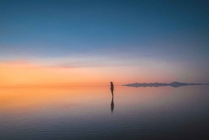 Uyuni: Płaskowyże solne i wycieczka z przewodnikiem o zachodzie słońca z lunchem