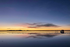 Uyuni: Tour guiado por el Salar y puesta de sol con almuerzo