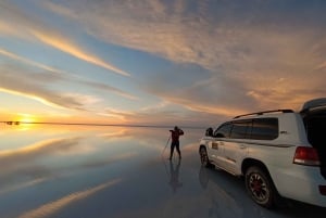 Uyuni: Salt Flats Day Tour with Sunset and Stargazing