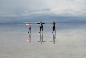 Uyuni: Salt Flats Day Tour with Sunset and Stargazing