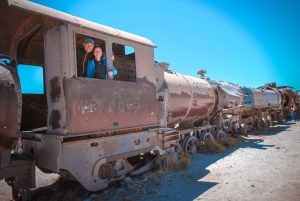 Uyuni: Dagsudflugt til saltsletterne + frokost + solnedgang + turguide