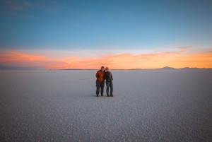 Uyuni: Salt Flats päiväretki + lounas + auringonlasku + matkaopas