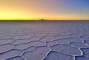 Uyuni: Zoutvlakten Halve Daagse Tour met Zonsondergang