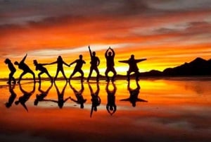 Uyuni Salt Flats: Zachód słońca + nocne gwiazdy