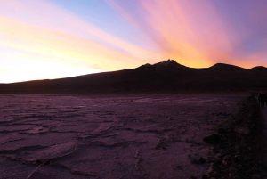 Traditionelle Tour durch die Salzwüste von Uyuni mit Sonnenuntergang