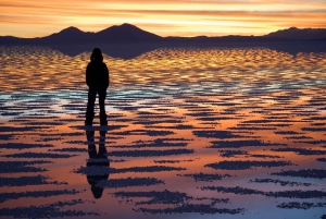 Traditionelle Tour durch die Salzwüste von Uyuni mit Sonnenuntergang