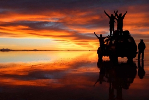 Uyuni: Sunset and Starry Night on the Uyuni Salt Flat