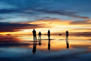 Uyuni: zonsondergang + nacht van de sterren in de zoutvlakte van Uyuni