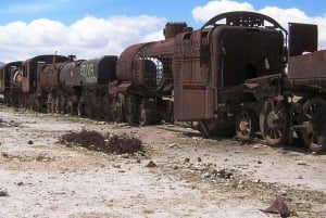 Uyuni: Train Cemetery, Colchani, and Salar de Uyuni Tour