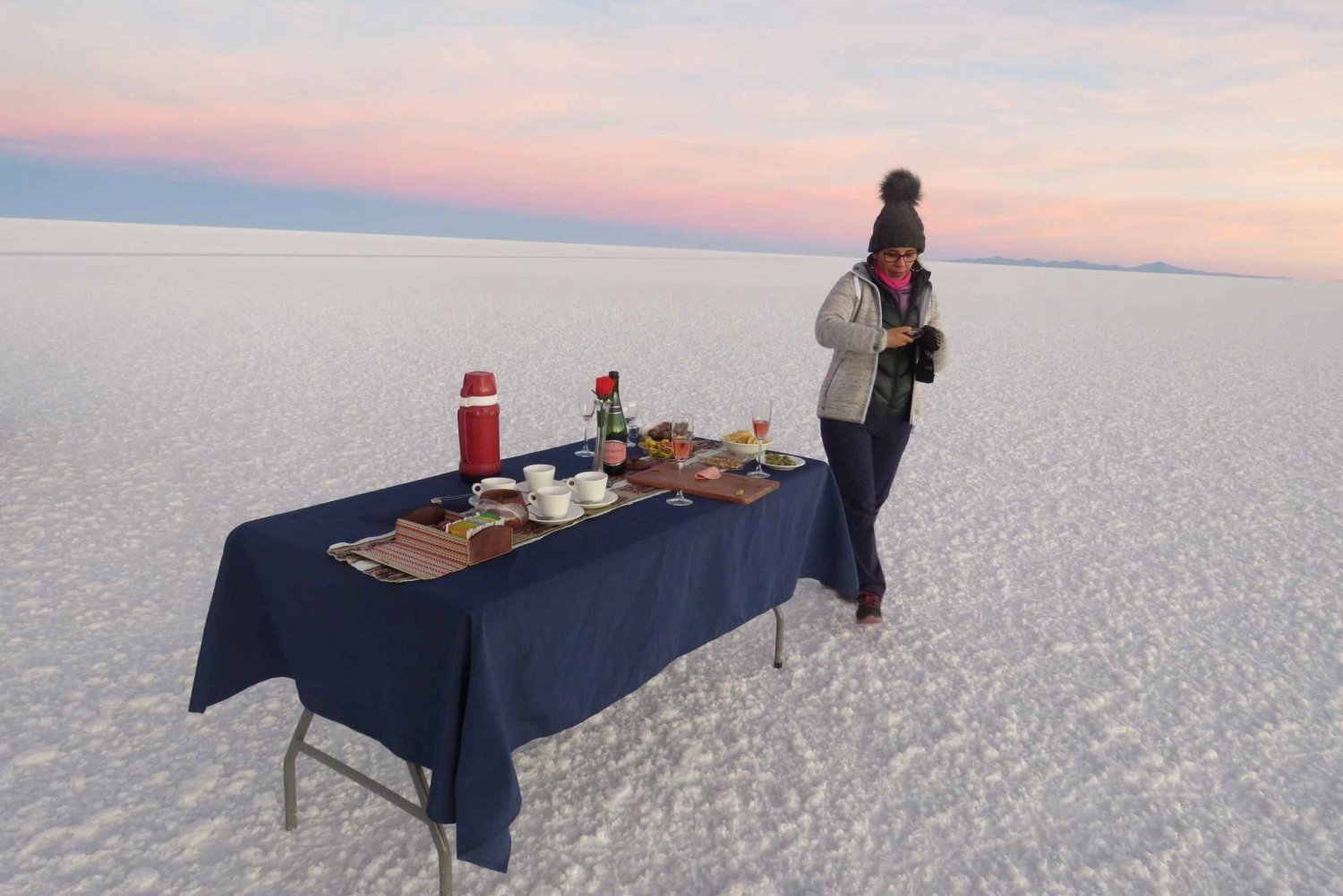 Uyuni: Uyuni Salt Flats mit Sonnenuntergang und Weinverkostung