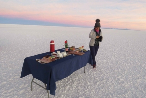 Uyuni: Uyuni-zoutvlakten met zonsondergang en wijnproeverij