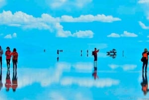 Uyuni:Visit the natural mirror of the Uyuni salt flat 1Day