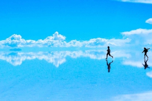 Uyuni:Visit the natural mirror of the Uyuni salt flat 1Day