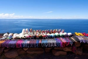 Visita el impresionante Lago Titicaca (Isla de Uros y Taquile)