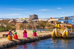 Bezoek het indrukwekkende Titicacameer (Uros eiland en Taquile).
