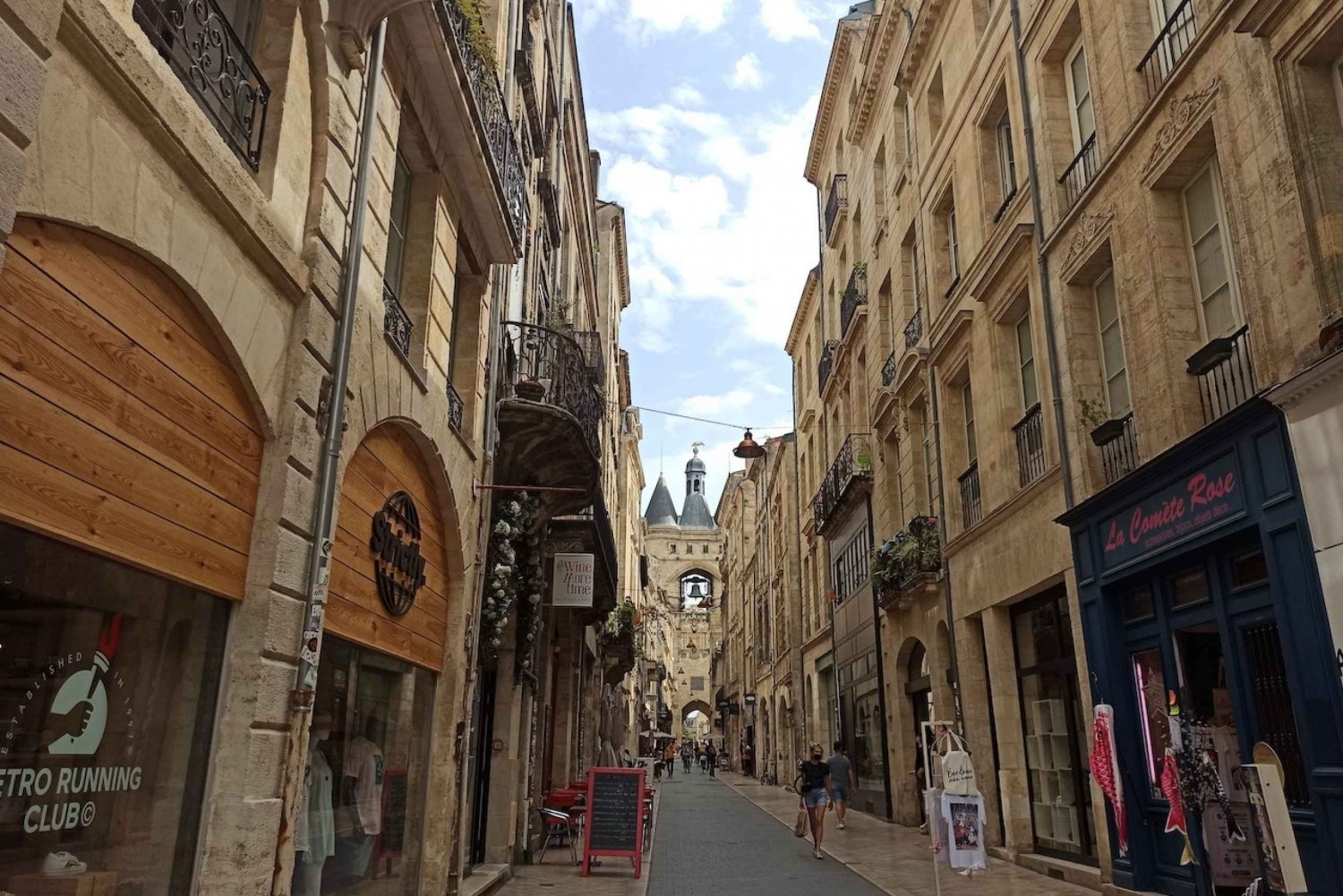 Bordeaux: 1.5-Hour Mystery Walking Tour in French