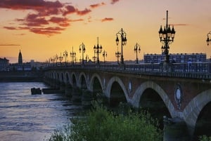 Bordeaux si risveglia: tour privato all'alba all'insegna della serenità mattutina