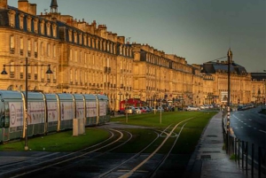 Bordeaux si risveglia: tour privato all'alba all'insegna della serenità mattutina