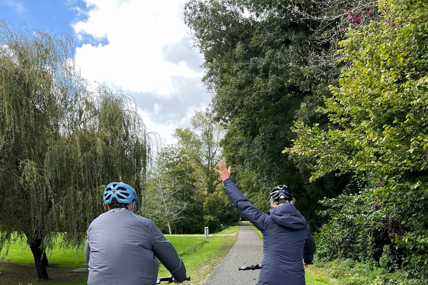 Bordeaux Backcountry E-Bike Tour with Lunch & Wine Tasting