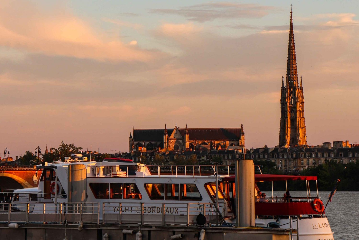Bordeaux: Brunch & Cruise Aboard the Yacht 'Le Luna'