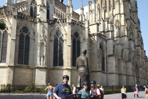Burdeos en bicicleta gravel: monumentos, viñedos y cata de vinos.