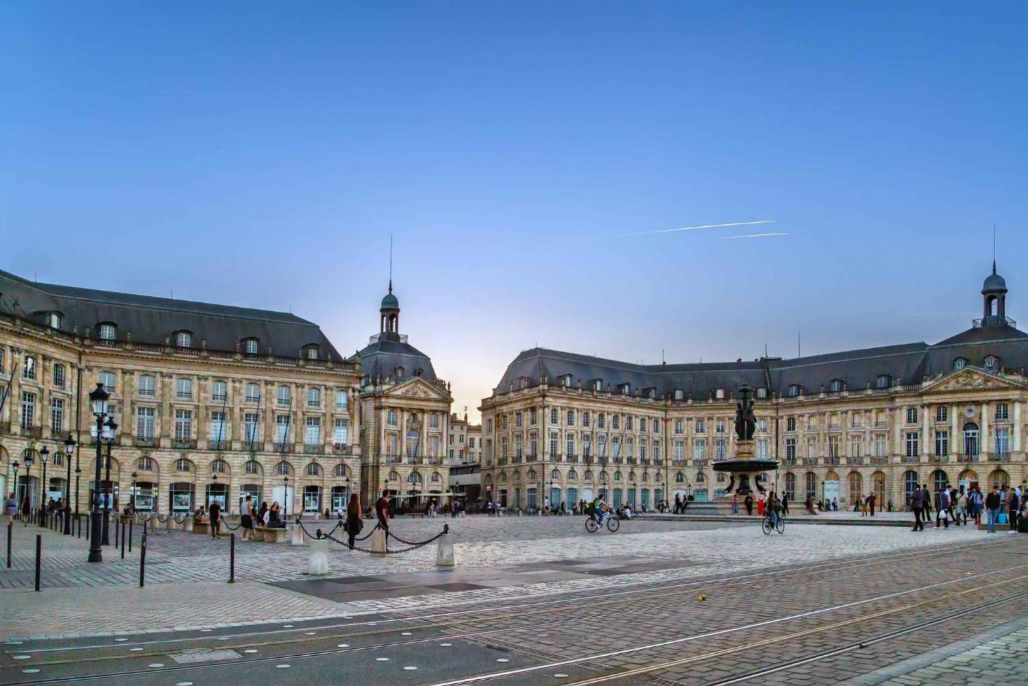Bordeaux: Capture the most Photogenic Spots with a Local
