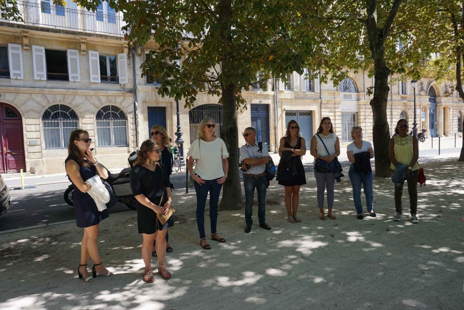 Bordeaux: City and Vineyard Walking Tour with Wine Tasting