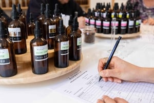 Bordeaux City Center : Perfume Creation Workshop 2h30