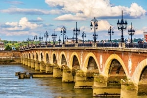 Bordeaux: City Highlights & Self-Guided Scavenger Hunt Tour