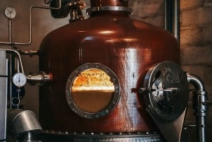 Bordeaux: Distillery Guided Tour with Tasting