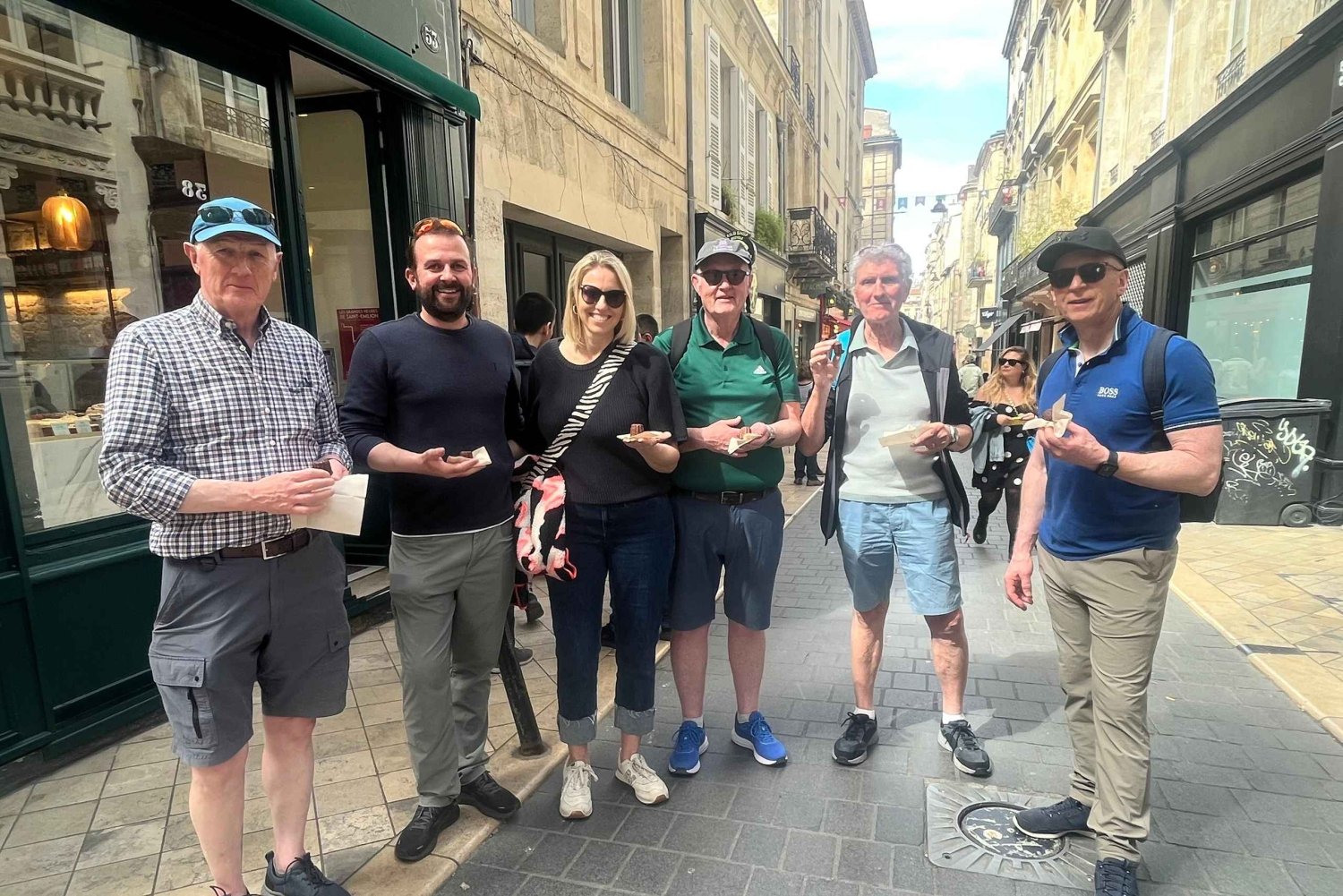Bordeaux: Early Bird Small-Group Tour with Coffee & Pastry