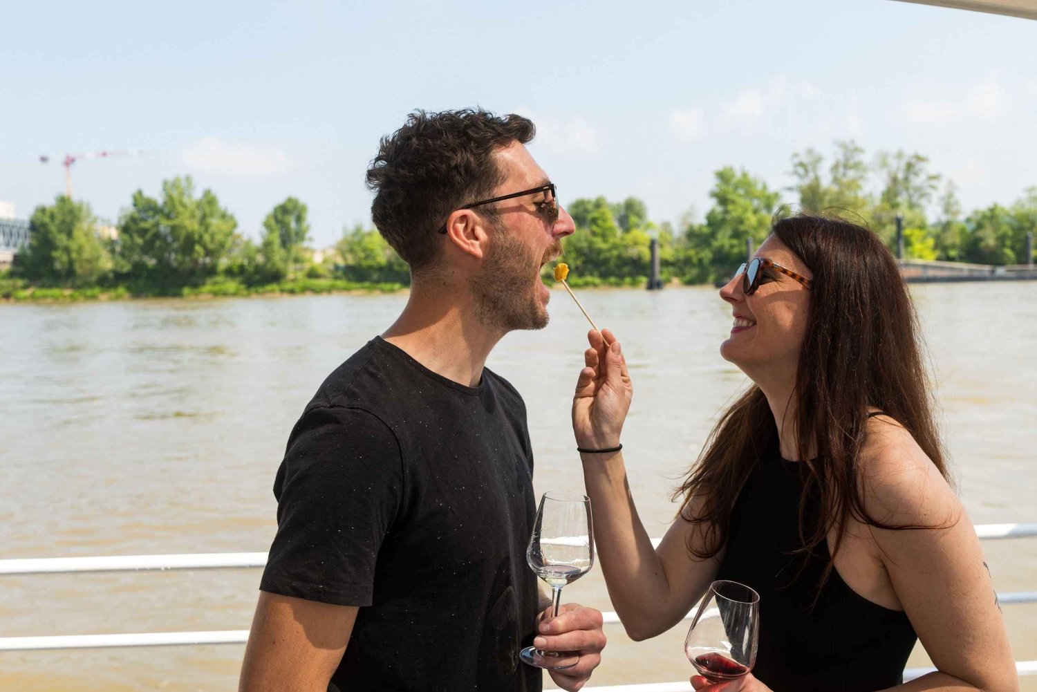 Bordeaux: Farmers Market Tour & Gourmet River Cruise