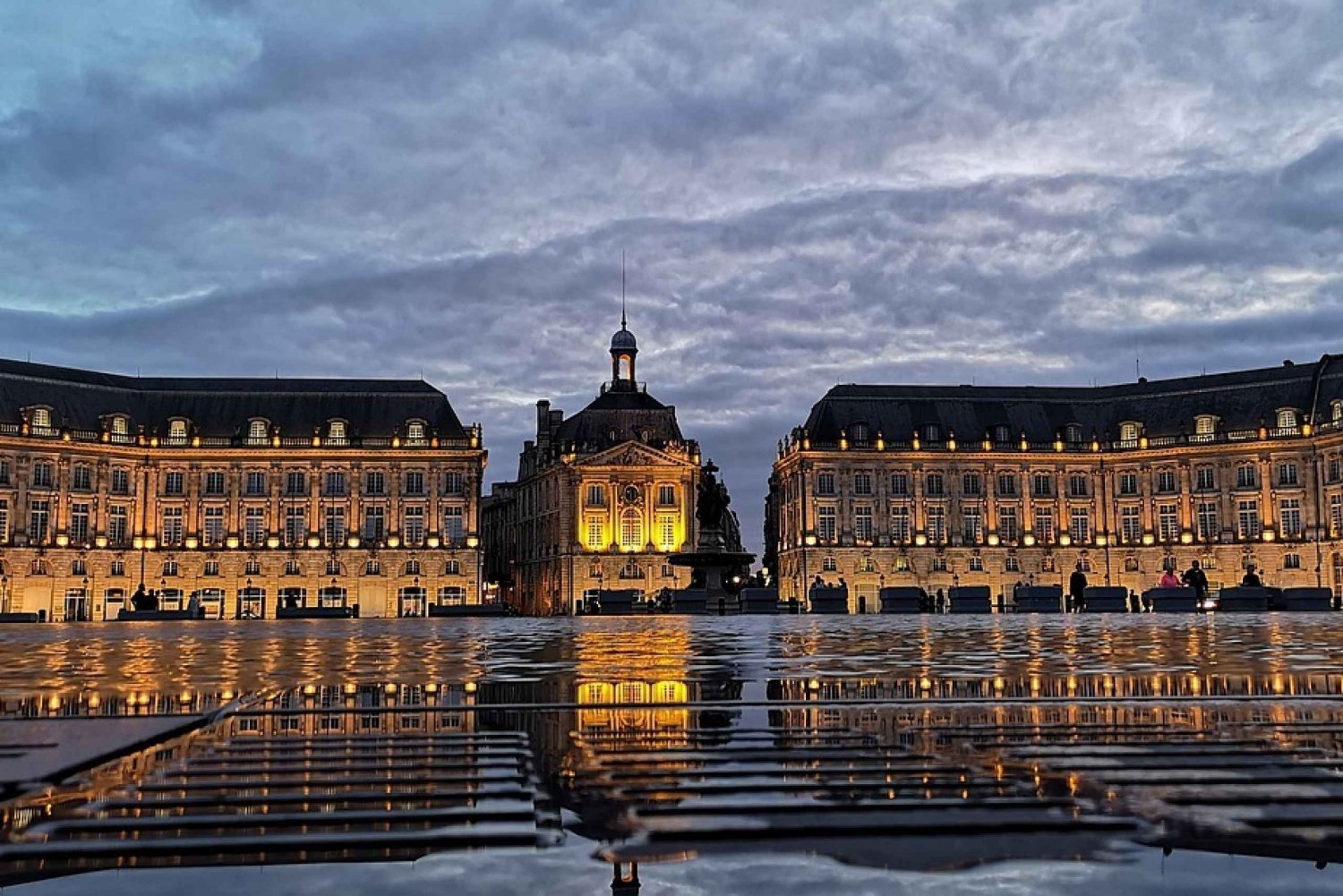 Bordeaux: Food Walking Tour with Tastings
