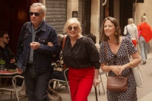 Bordeaux: Food Walking Tour with Full Meal and Wine