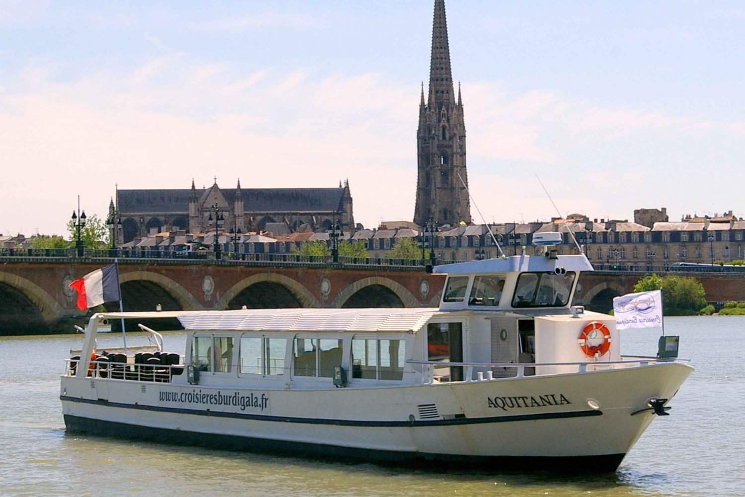Bordeaux: Guided Cruise on the Garonne River