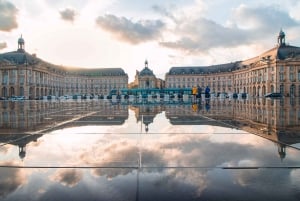 Bordeaux: Private Guided Walking Tour of the City Must-Sees