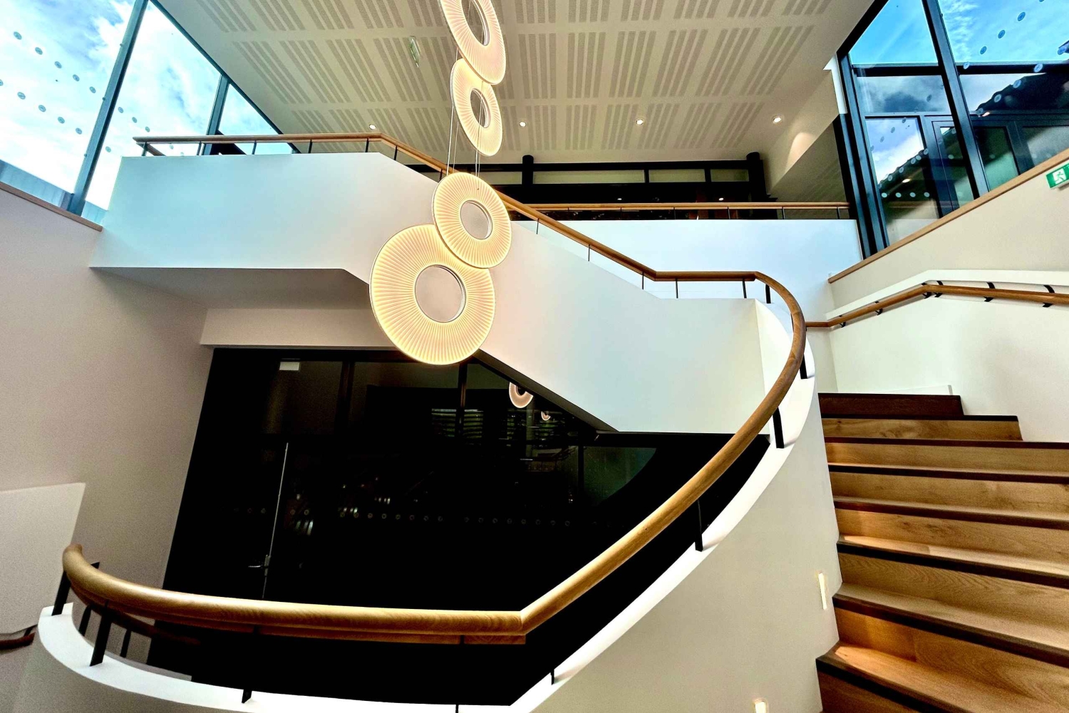 ボルドー：ハイテクワインツーリズム、イノベーション、そしてテイスティングをお楽しみください