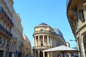 Bordeaux: Historic Center Walking Tour and Candy Tastings