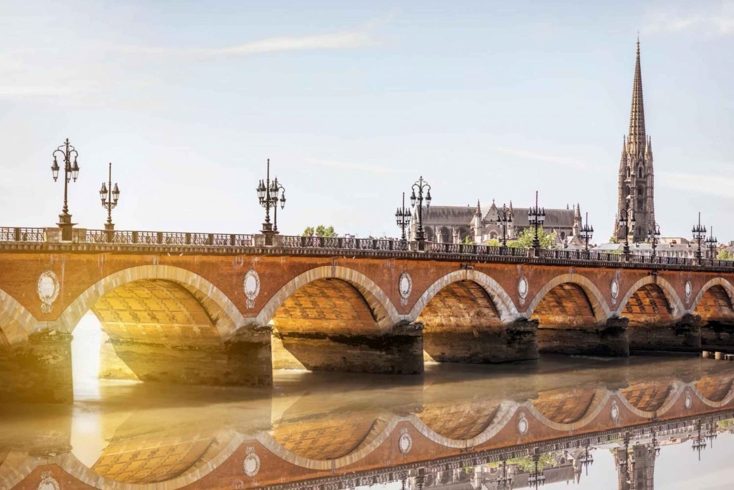 Bordeaux: Insta-Perfect Walk with a Local