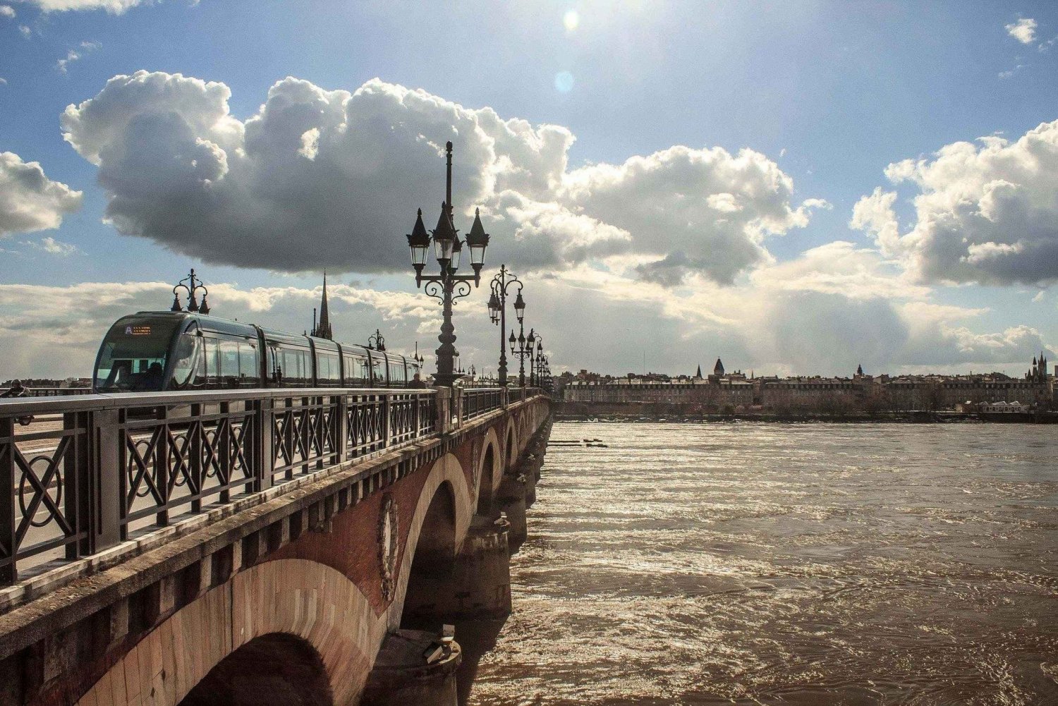 Join-a-Guided-Walking-Tour-of-Bordeaux