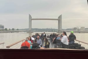 Bordeaux: Cruzeiro no rio Garonne com taça de vinho