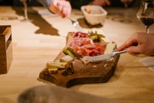 Bordeaux: Walking tour with local Sweets, Wine and Cheese