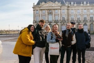 Bordeaux: Walking tour with local Sweets, Wine and Cheese