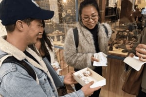 Bordeaux: Walking tour with local Sweets, Wine and Cheese