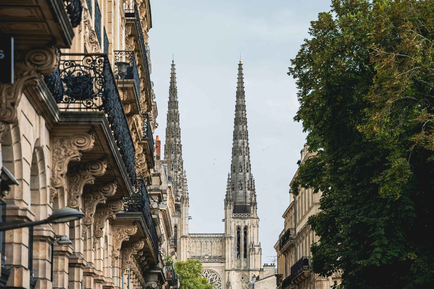 Bordeaux: Wine, Fashion, Art, History & Cuisine Walking Tour