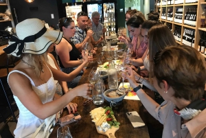 Bordeaux: Wine History Tour with Tasting