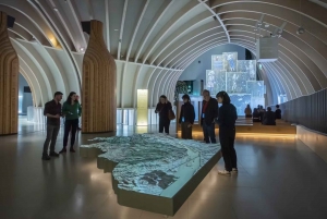 Discover Cité du Vin and ride for free
