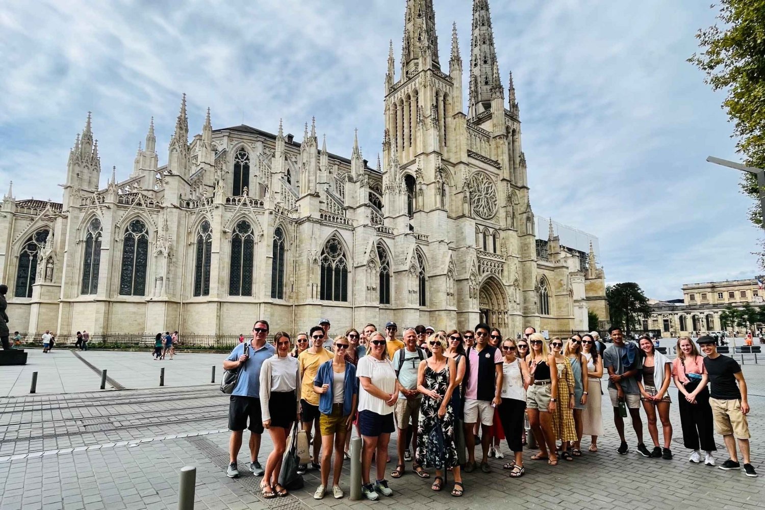 Bordeaux: Highlights Walking Tour with Wine & Cheese Tasting